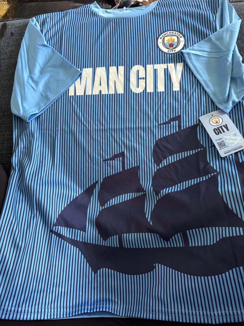 Manchester City Official Merchandise Ship Graphic Striped T-Shirt Size M